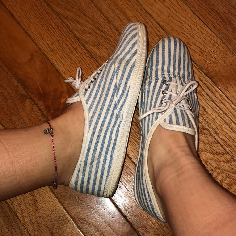 Slip on tennis shoes